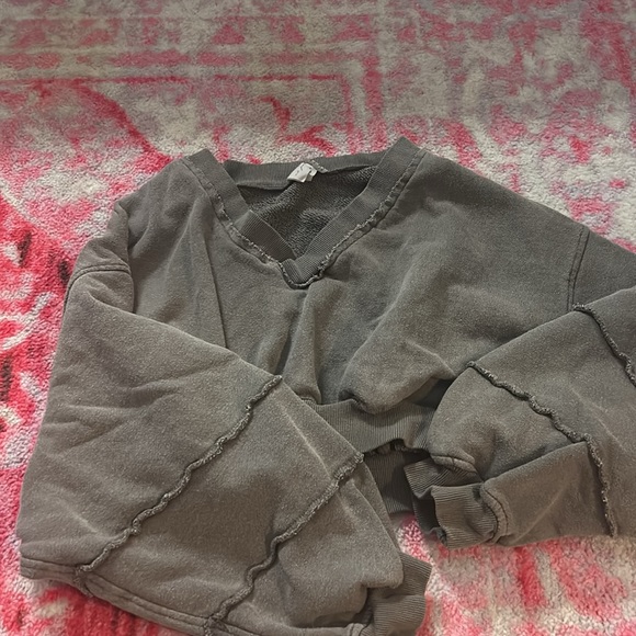 Super cute and comfy cropped hoodie - Picture 2 of 3